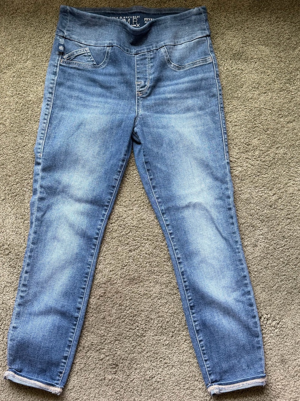 Rock & Republic Denim Rx Light Blue crop Fever pull on jeggings